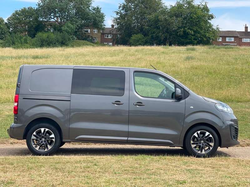 A 2019 VAUXHALL VIVARO L1H1 3100 ELITE S/S DCB A 2019 VAUXHALL VIVARO L1H1 3100 ELITE S/S DCB