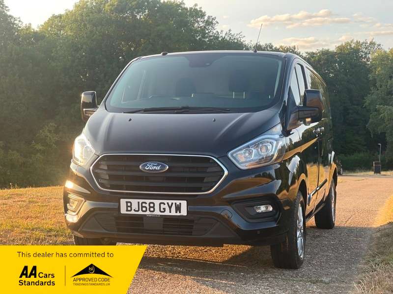 A 2018 FORD TRANSIT CUSTOM 300 LIMITED P/V L2 H1 A 2018 FORD TRANSIT CUSTOM 300 LIMITED P/V L2 H1