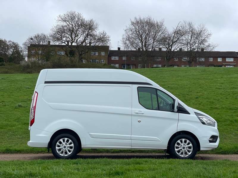 A 2018 FORD TRANSIT CUSTOM 300 LIMITED P/V L1 H2 A 2018 FORD TRANSIT CUSTOM 300 LIMITED P/V L1 H2