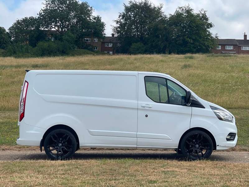 A 2019 FORD TRANSIT CUSTOM 280 LIMITED P/V L1 H1 A 2019 FORD TRANSIT CUSTOM 280 LIMITED P/V L1 H1