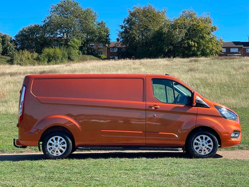 A 2023 FORD TRANSIT CUSTOM 300 LIMITED P/V ECOBLUE A 2023 FORD TRANSIT CUSTOM 300 LIMITED P/V ECOBLUE