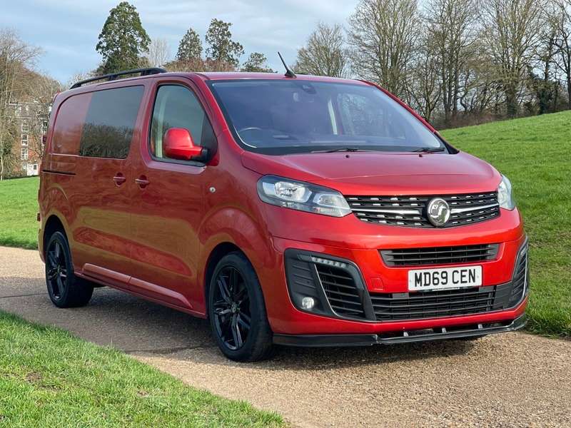 A 2020 VAUXHALL VIVARO L1H1 3100 ELITE S/S DCB A 2020 VAUXHALL VIVARO L1H1 3100 ELITE S/S DCB