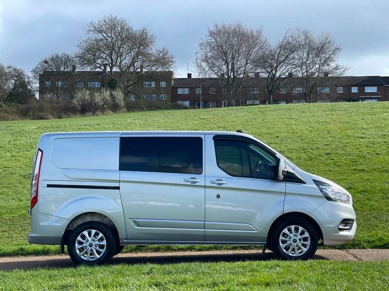 A 2021 FORD TRANSIT CUSTOM 300 LIMITED DCIV ECOBLUE A 2021 FORD TRANSIT CUSTOM 300 LIMITED DCIV ECOBLUE