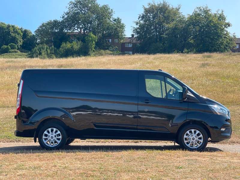 A 2021 FORD TRANSIT CUSTOM 300 LIMITED P/V ECOBLUE A 2021 FORD TRANSIT CUSTOM 300 LIMITED P/V ECOBLUE