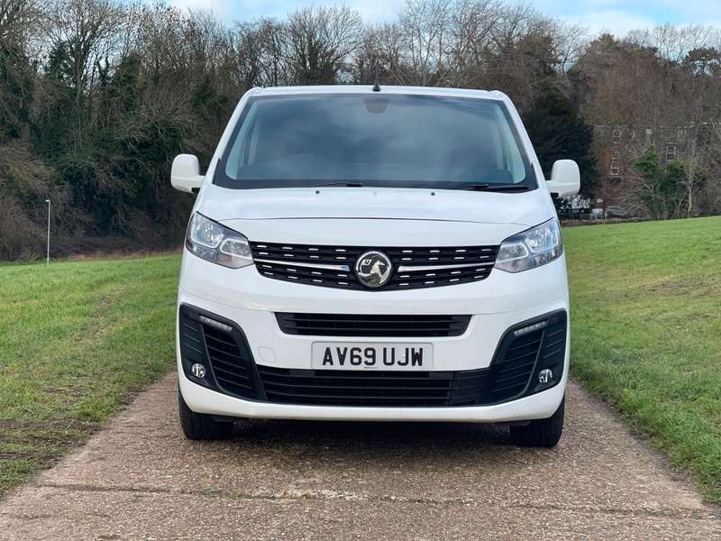 A 2019 VAUXHALL VIVARO L1H1 3100 SPORTIVE S/S DCB A 2019 VAUXHALL VIVARO L1H1 3100 SPORTIVE S/S DCB