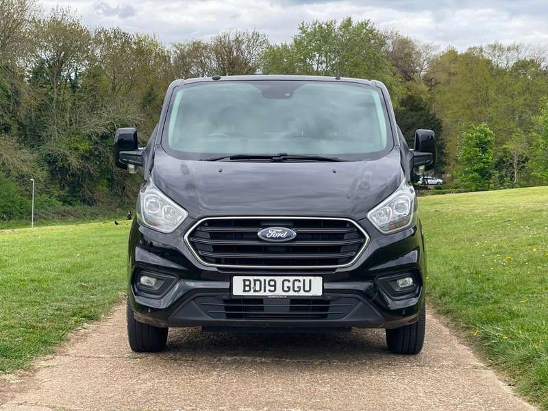 A 2019 FORD TRANSIT CUSTOM 300 LIMITED P/V L2 H1 A 2019 FORD TRANSIT CUSTOM 300 LIMITED P/V L2 H1