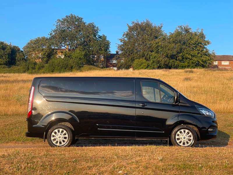 A 2018 FORD TRANSIT CUSTOM 300 LIMITED P/V L2 H1 A 2018 FORD TRANSIT CUSTOM 300 LIMITED P/V L2 H1