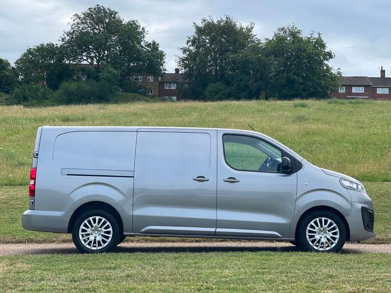 A 2023 VAUXHALL VIVARO L2H1 F3100 PRO S/S A 2023 VAUXHALL VIVARO L2H1 F3100 PRO S/S