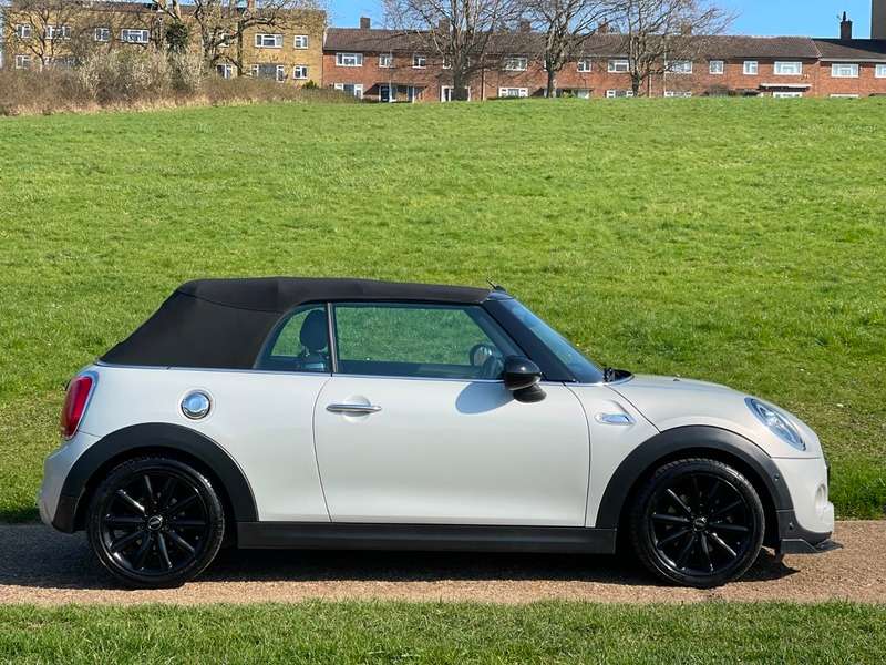 A 2018 MINI MINI COOPER S A 2018 MINI MINI COOPER S