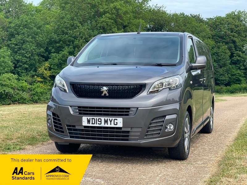 A 2019 PEUGEOT EXPERT BLUE HDI COMBI LONG A 2019 PEUGEOT EXPERT BLUE HDI COMBI LONG