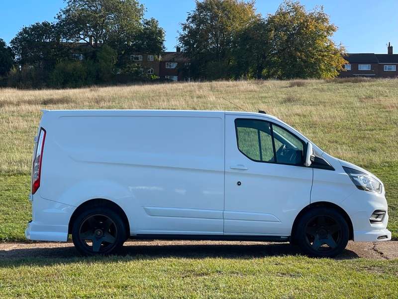 A 2019 FORD TRANSIT CUSTOM 300 LIMITED P/V ECOBLUE A 2019 FORD TRANSIT CUSTOM 300 LIMITED P/V ECOBLUE