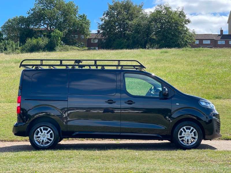 A 2022 VAUXHALL VIVARO L1H1 F3100 SPORTIVE S/S A 2022 VAUXHALL VIVARO L1H1 F3100 SPORTIVE S/S
