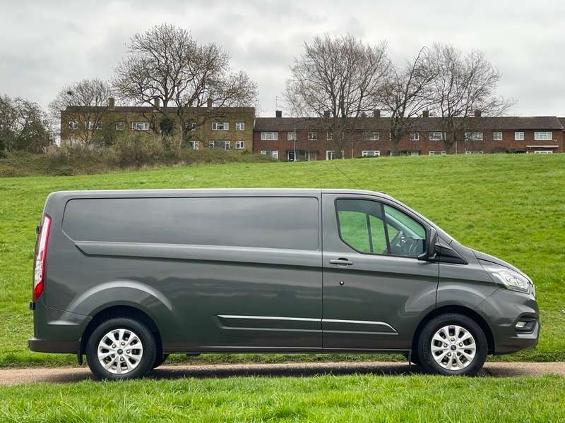 A 2018 FORD TRANSIT CUSTOM 300 LIMITED P/V L2 H1 A 2018 FORD TRANSIT CUSTOM 300 LIMITED P/V L2 H1