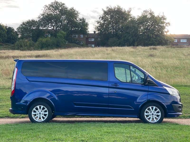 A 2017 FORD TRANSIT CUSTOM 340 TREND L2 KOMBI TDCI A 2017 FORD TRANSIT CUSTOM 340 TREND L2 KOMBI TDCI