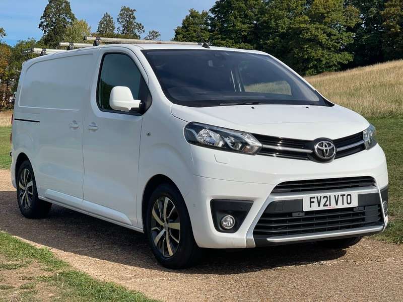 A 2021 TOYOTA PROACE L1 DESIGN A 2021 TOYOTA PROACE L1 DESIGN