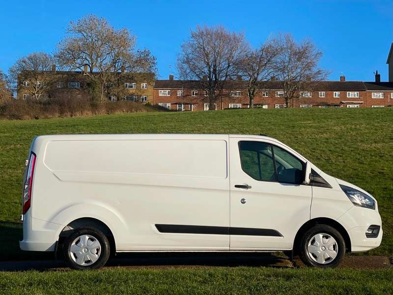 A 2022 FORD TRANSIT CUSTOM 300 TREND P/V ECOBLUE A 2022 FORD TRANSIT CUSTOM 300 TREND P/V ECOBLUE