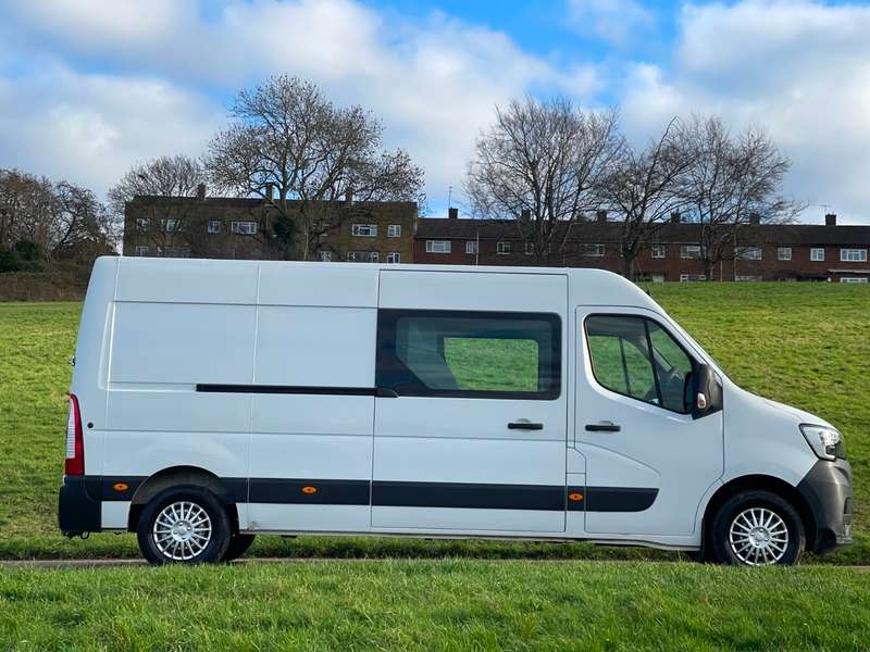 A 2021 RENAULT MASTER LM35 BUSINESS DCI A 2021 RENAULT MASTER LM35 BUSINESS DCI