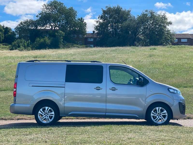A 2022 VAUXHALL VIVARO L2H1 F3100 ELITE S/S DCB A 2022 VAUXHALL VIVARO L2H1 F3100 ELITE S/S DCB