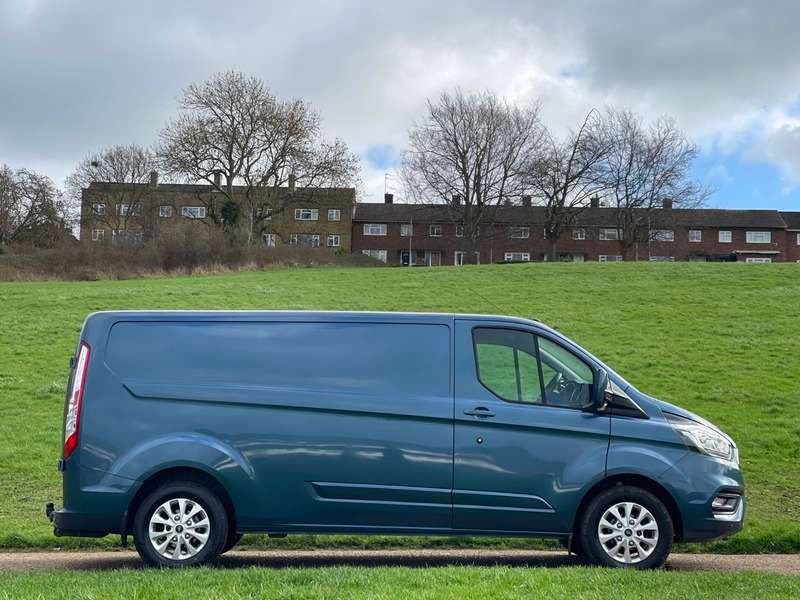 A 2018 FORD TRANSIT CUSTOM 300 LIMITED P/V L2 H1 A 2018 FORD TRANSIT CUSTOM 300 LIMITED P/V L2 H1