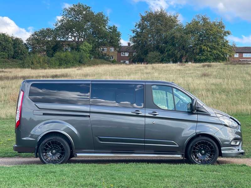 A 2019 FORD TOURNEO CUSTOM 310 TITANIUM A 2019 FORD TOURNEO CUSTOM 310 TITANIUM