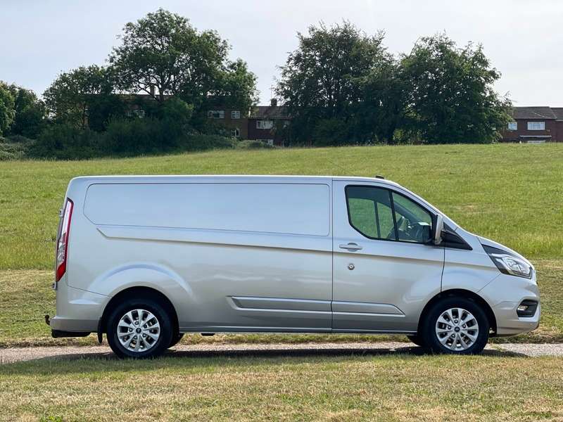 A 2020 FORD TRANSIT CUSTOM 300 LIMITED P/V ECOBLUE A 2020 FORD TRANSIT CUSTOM 300 LIMITED P/V ECOBLUE
