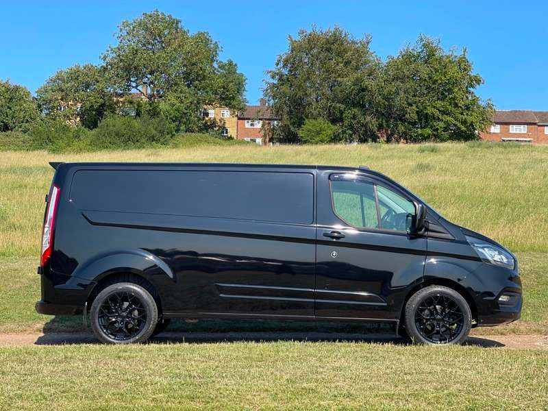 A 2021 FORD TRANSIT CUSTOM 300 LIMITED P/V ECOBLUE A 2021 FORD TRANSIT CUSTOM 300 LIMITED P/V ECOBLUE
