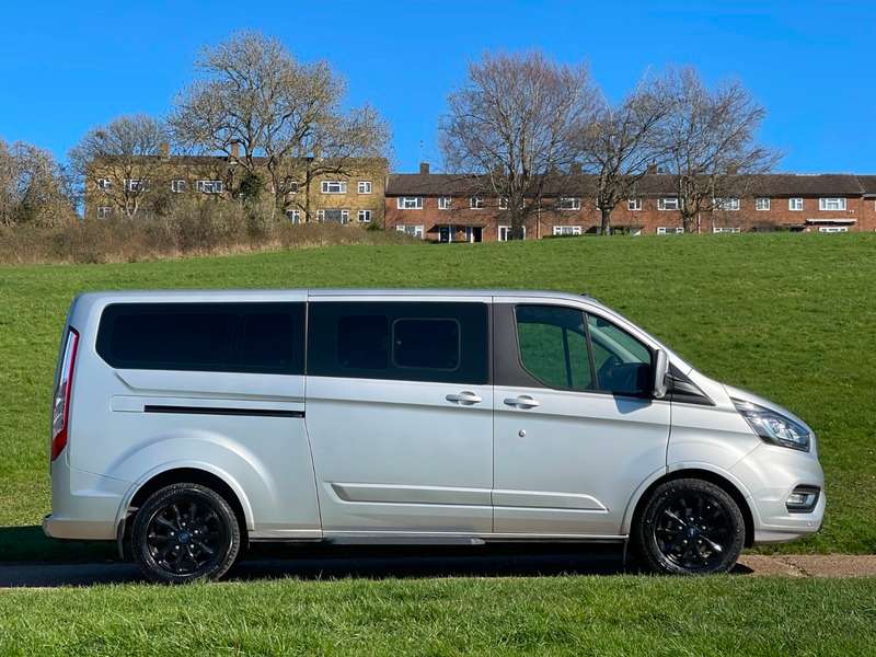 A 2018 FORD TOURNEO CUSTOM 310 TITANIUM A 2018 FORD TOURNEO CUSTOM 310 TITANIUM