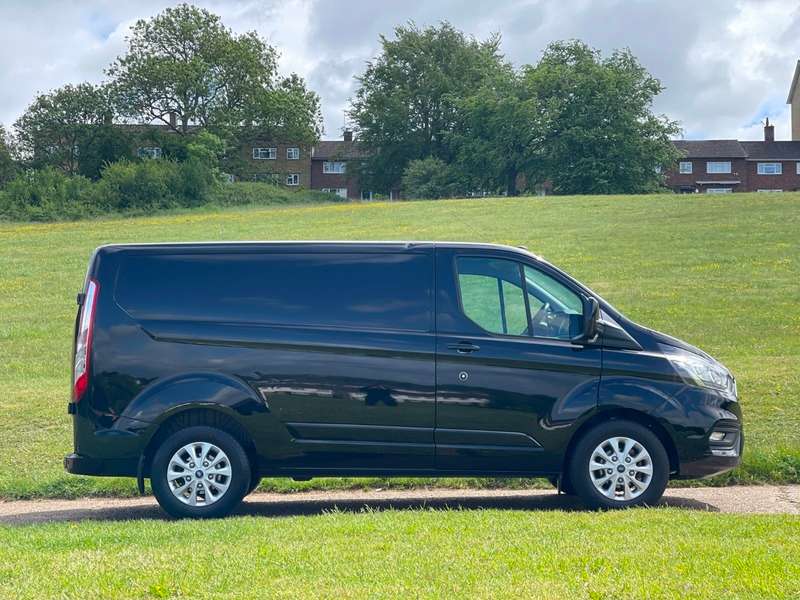 A 2019 FORD TRANSIT CUSTOM 280 LIMITED P/V L1 H1 A 2019 FORD TRANSIT CUSTOM 280 LIMITED P/V L1 H1