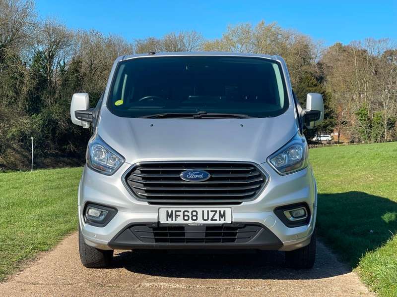 A 2018 FORD TOURNEO CUSTOM 310 TITANIUM A 2018 FORD TOURNEO CUSTOM 310 TITANIUM