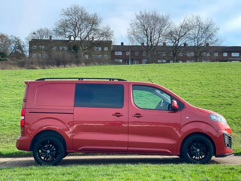 A 2020 VAUXHALL VIVARO L1H1 3100 ELITE S/S DCB A 2020 VAUXHALL VIVARO L1H1 3100 ELITE S/S DCB