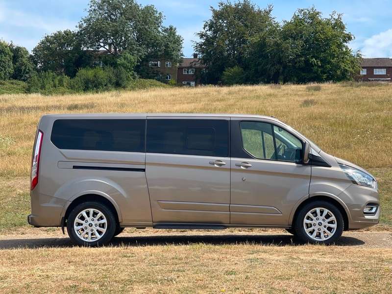 A 2019 FORD TOURNEO CUSTOM 310 TITANIUM A 2019 FORD TOURNEO CUSTOM 310 TITANIUM