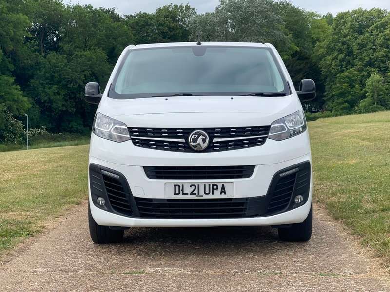 A 2021 VAUXHALL VIVARO L1H1 2700 SPORTIVE S/S A 2021 VAUXHALL VIVARO L1H1 2700 SPORTIVE S/S