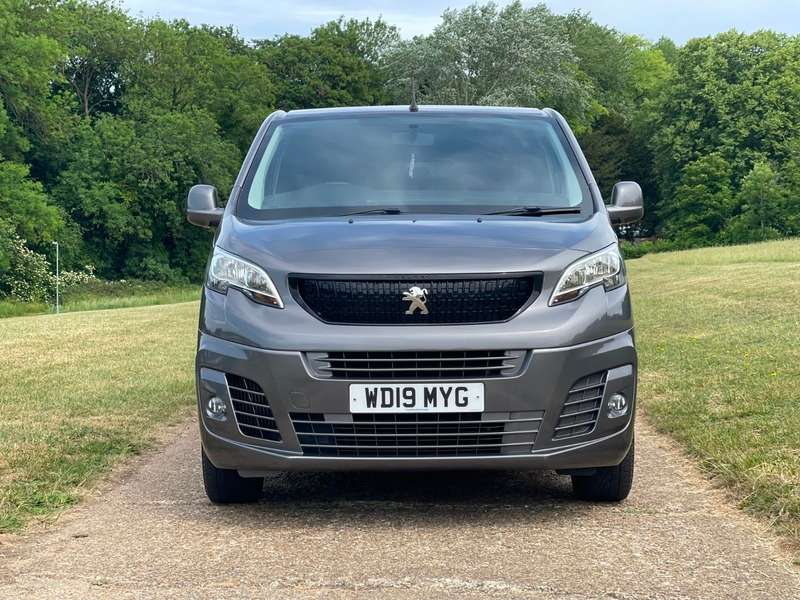 A 2019 PEUGEOT EXPERT BLUE HDI COMBI LONG A 2019 PEUGEOT EXPERT BLUE HDI COMBI LONG