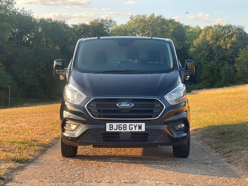 A 2018 FORD TRANSIT CUSTOM 300 LIMITED P/V L2 H1 A 2018 FORD TRANSIT CUSTOM 300 LIMITED P/V L2 H1