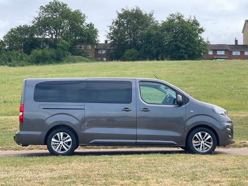 A 2019 PEUGEOT EXPERT BLUE HDI COMBI LONG A 2019 PEUGEOT EXPERT BLUE HDI COMBI LONG
