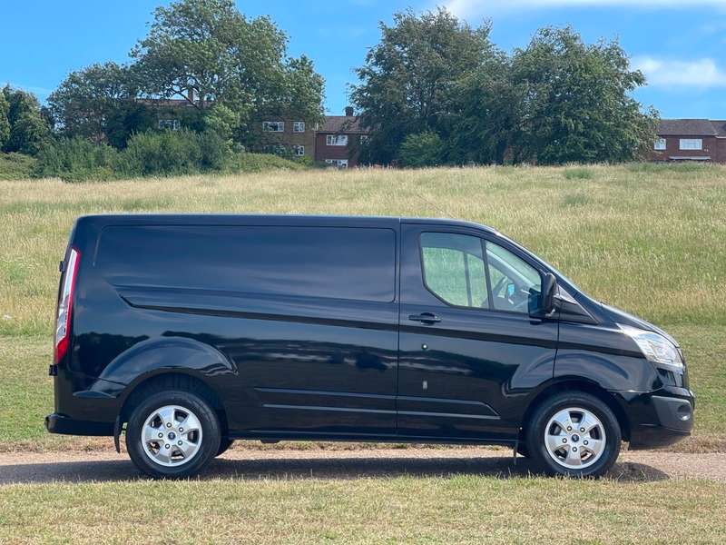 A 2016 FORD TRANSIT CUSTOM 270 LIMITED LR P/V A 2016 FORD TRANSIT CUSTOM 270 LIMITED LR P/V