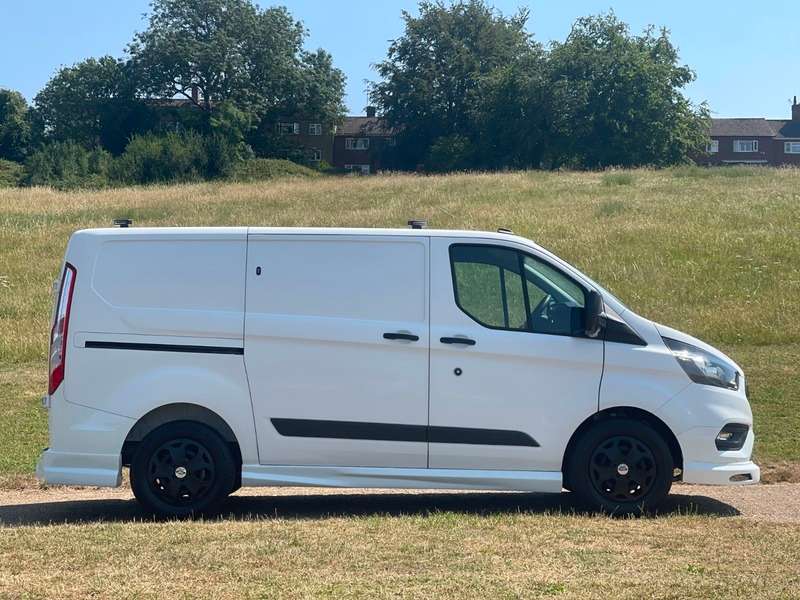 A 2022 FORD TRANSIT CUSTOM 320 LIMITED P/V ECOBLUE A 2022 FORD TRANSIT CUSTOM 320 LIMITED P/V ECOBLUE