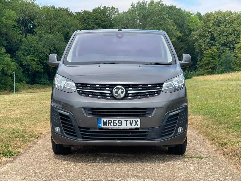 A 2019 VAUXHALL VIVARO L1H1 3100 ELITE S/S DCB A 2019 VAUXHALL VIVARO L1H1 3100 ELITE S/S DCB