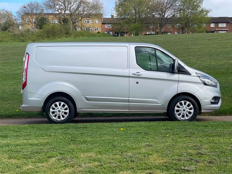 A 2019 FORD TRANSIT CUSTOM 300 LIMITED P/V L1 H1 A 2019 FORD TRANSIT CUSTOM 300 LIMITED P/V L1 H1
