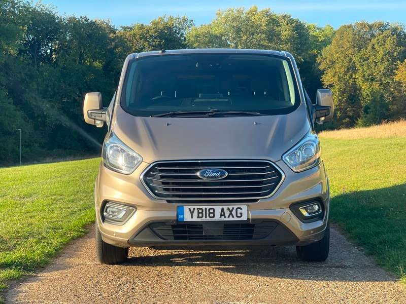 A 2018 FORD TOURNEO CUSTOM 310 TITANIUM A 2018 FORD TOURNEO CUSTOM 310 TITANIUM