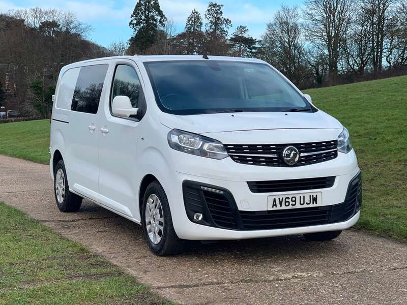A 2019 VAUXHALL VIVARO L1H1 3100 SPORTIVE S/S DCB A 2019 VAUXHALL VIVARO L1H1 3100 SPORTIVE S/S DCB