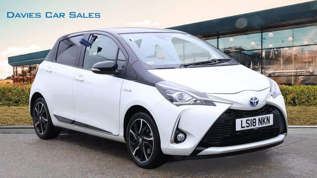 A 2018 TOYOTA YARIS 1.5 VVT-h Grey Bi-Tone Hatchback 5dr Petrol Hybrid E-CVT Euro 6 (s/s) (100 A 2018 TOYOTA YARIS 1.5 VVT-h Grey Bi-Tone Hatchback 5dr Petrol Hybrid E-CVT Euro 6 (s/s) (100