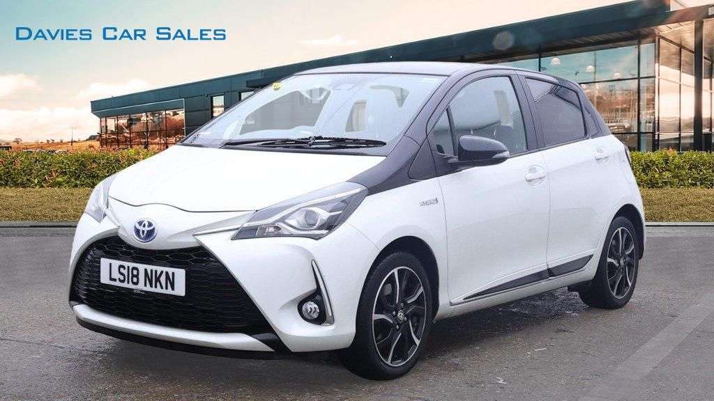 A 2018 TOYOTA YARIS 1.5 VVT-h Grey Bi-Tone Hatchback 5dr Petrol Hybrid E-CVT Euro 6 (s/s) (100 A 2018 TOYOTA YARIS 1.5 VVT-h Grey Bi-Tone Hatchback 5dr Petrol Hybrid E-CVT Euro 6 (s/s) (100