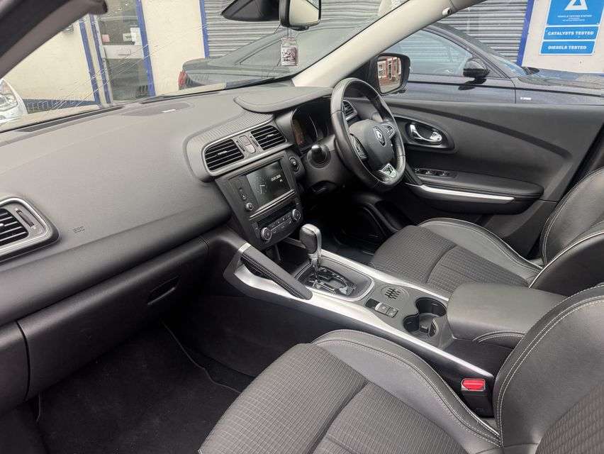 A 2016 RENAULT KADJAR 1.5 dCi Signature Nav SUV 5dr Diesel EDC Euro 6 (s/s) (110 ps) A 2016 RENAULT KADJAR 1.5 dCi Signature Nav SUV 5dr Diesel EDC Euro 6 (s/s) (110 ps)