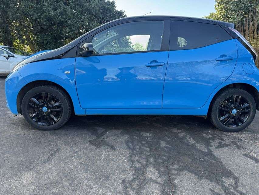 A 2016 TOYOTA AYGO 1.0 VVT-i x-cite Hatchback 5dr Petrol x-shift Euro 6 (68 ps) A 2016 TOYOTA AYGO 1.0 VVT-i x-cite Hatchback 5dr Petrol x-shift Euro 6 (68 ps)