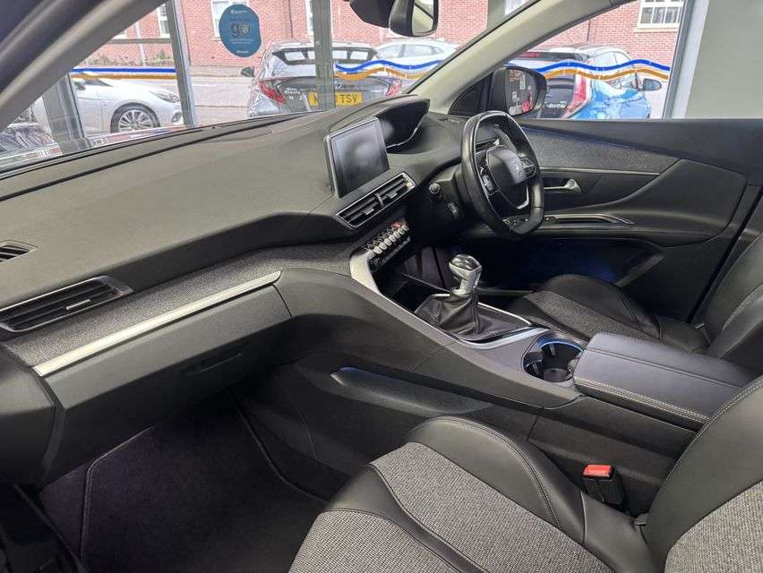 2018 PEUGEOT 5008 2018 PEUGEOT 5008