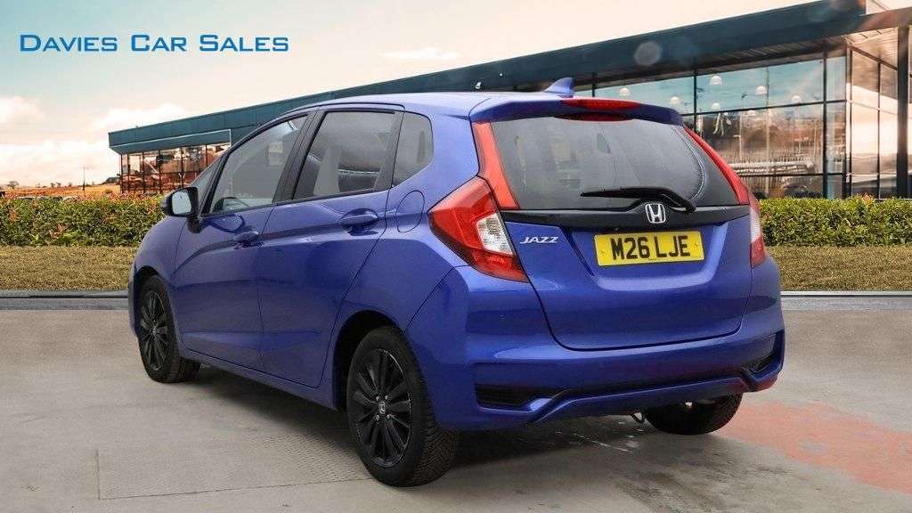 A 2018 HONDA JAZZ 1.3 i-VTEC EX Hatchback 5dr Petrol CVT Euro 6 (s/s) (102 ps) A 2018 HONDA JAZZ 1.3 i-VTEC EX Hatchback 5dr Petrol CVT Euro 6 (s/s) (102 ps)