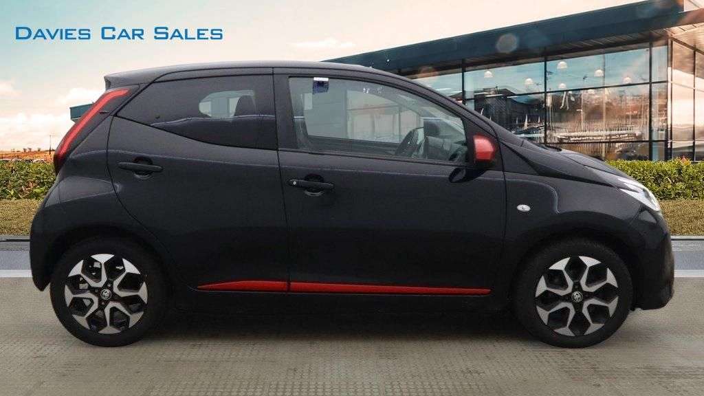 A 2021 TOYOTA AYGO 1.0 VVT-i x-trend Hatchback 5dr Petrol Manual Euro 6 (Safety Sense) (71 ps) A 2021 TOYOTA AYGO 1.0 VVT-i x-trend Hatchback 5dr Petrol Manual Euro 6 (Safety Sense) (71 ps)