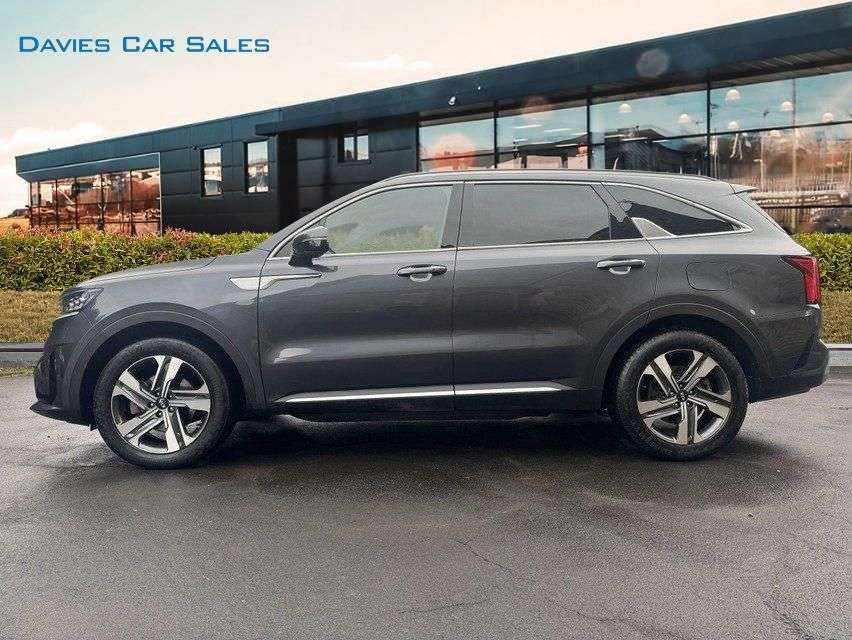 A 2020 KIA SORENTO 1.6 h T-GDi 4 SUV 5dr Petrol Hybrid Auto AWD Euro 6 (s/s) (226 bhp) A 2020 KIA SORENTO 1.6 h T-GDi 4 SUV 5dr Petrol Hybrid Auto AWD Euro 6 (s/s) (226 bhp)