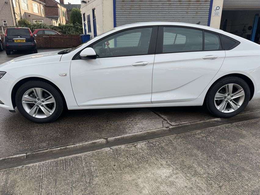 A 2020 VAUXHALL INSIGNIA 1.5i Turbo GPF Design Nav Grand Sport 5dr Petrol Manual Euro 6 (s/s) (165 p A 2020 VAUXHALL INSIGNIA 1.5i Turbo GPF Design Nav Grand Sport 5dr Petrol Manual Euro 6 (s/s) (165 p